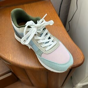 Woden brand new women tennis shoes.